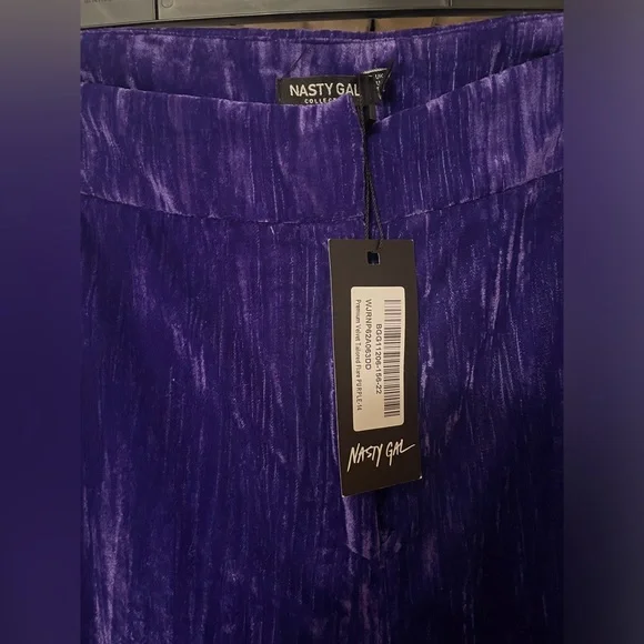 Nasty Gal - Premium Velvet Tailored Flare Pant in Purple - Picture 3 of 3
